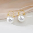 Basic Pearl Earrings Earrings Claire & Clara