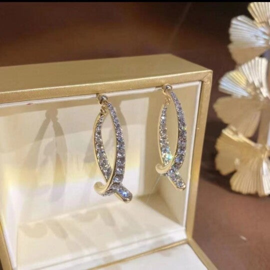Cross Curved Earrings Earrings Claire & Clara