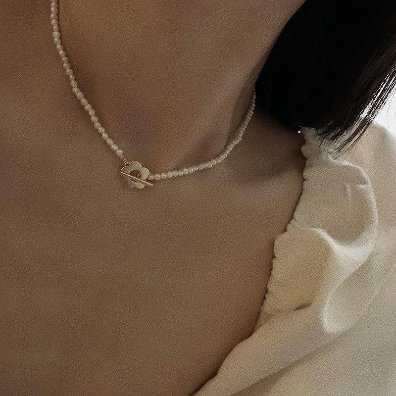 Dainty Flower Pearl Choker Necklace > pearl > pearl choker > pearl necklace > pearl jewellery > pearl choker necklace > pearl beads > white pearl necklace > flower necklace > freshwater pearl necklace > freshwater pearl > choker necklace > choker Claire & Clara