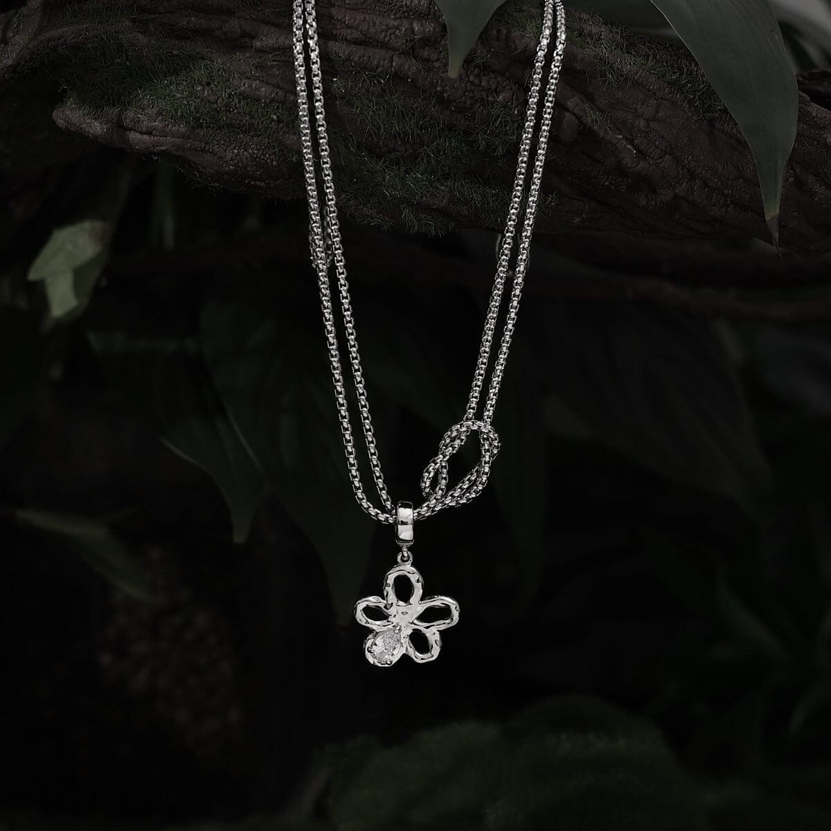 Irregular Petal Flower Necklace Necklace Claire & Clara