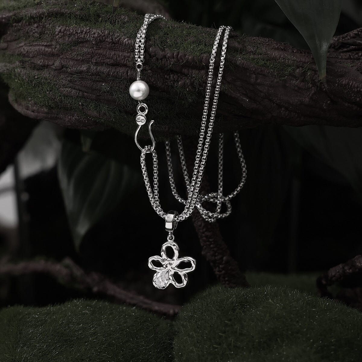 Irregular Petal Flower Necklace Necklace Claire & Clara