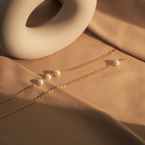Triple Pearls Sunglass Chain Chains > glasses chain > gold chain > sunglass chain > pearl > pearl jewellery Claire & Clara