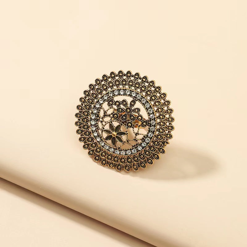 Vintage Flower Round Carved Ring Ring Claire & Clara